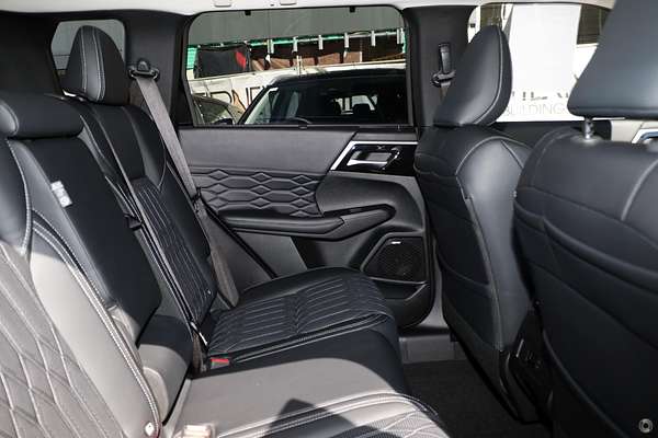 2025 Mitsubishi Outlander Exceed ZM