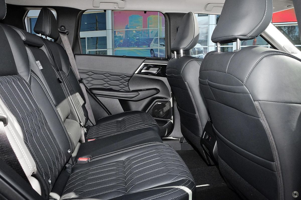 2025 Mitsubishi Outlander Exceed ZM