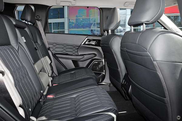 2025 Mitsubishi Outlander Exceed ZM