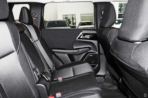 2025 Mitsubishi Outlander LS ZM