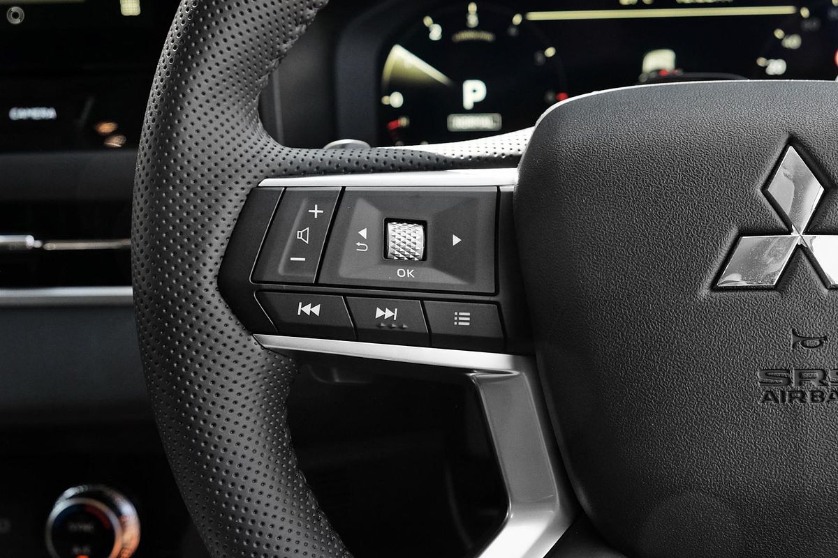 2025 Mitsubishi Outlander LS ZM