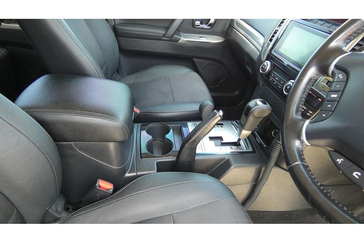 2018 Mitsubishi Pajero GLS NX