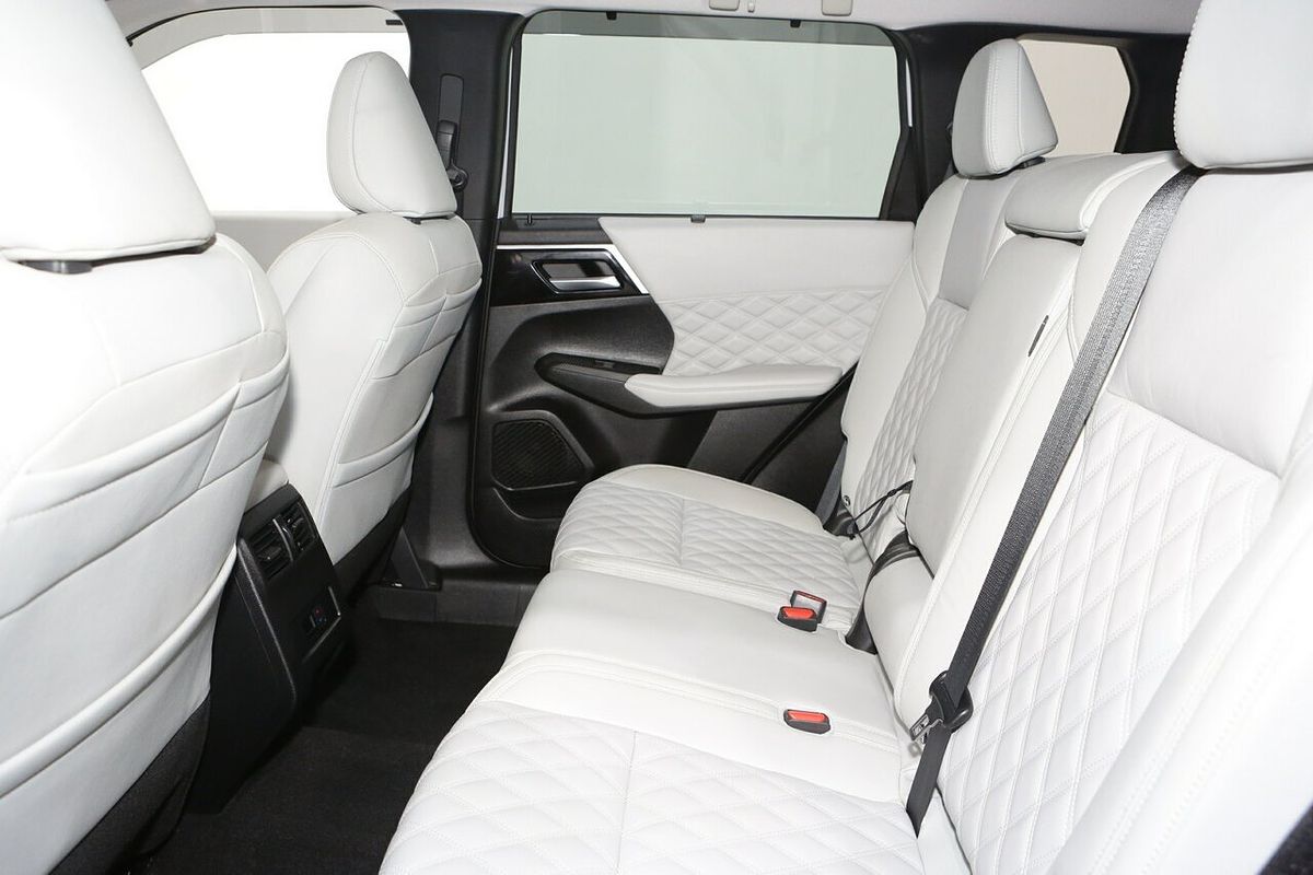 2022 Mitsubishi Outlander Exceed ZM