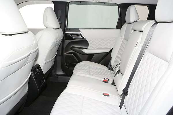 2022 Mitsubishi Outlander Exceed ZM