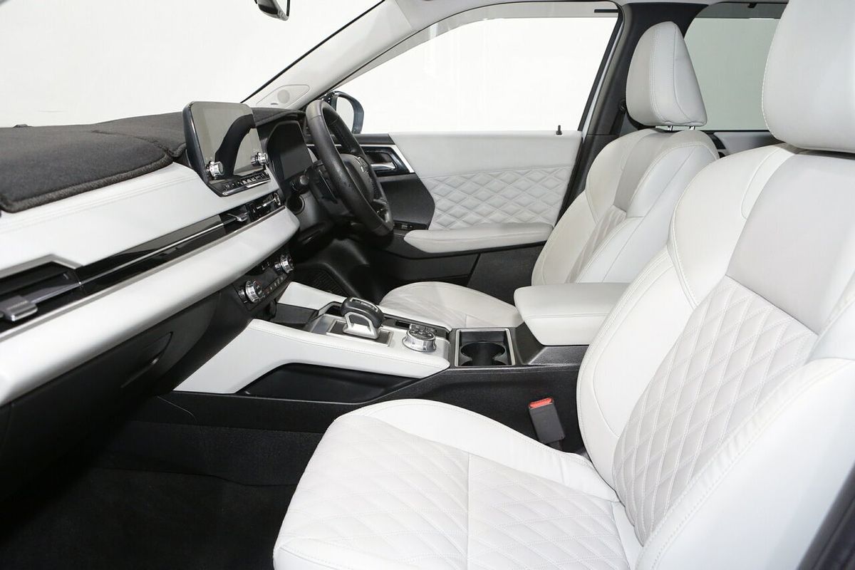 2022 Mitsubishi Outlander Exceed ZM