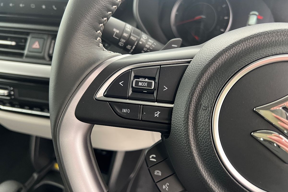 2025 Suzuki Swift Hybrid GLX UZ