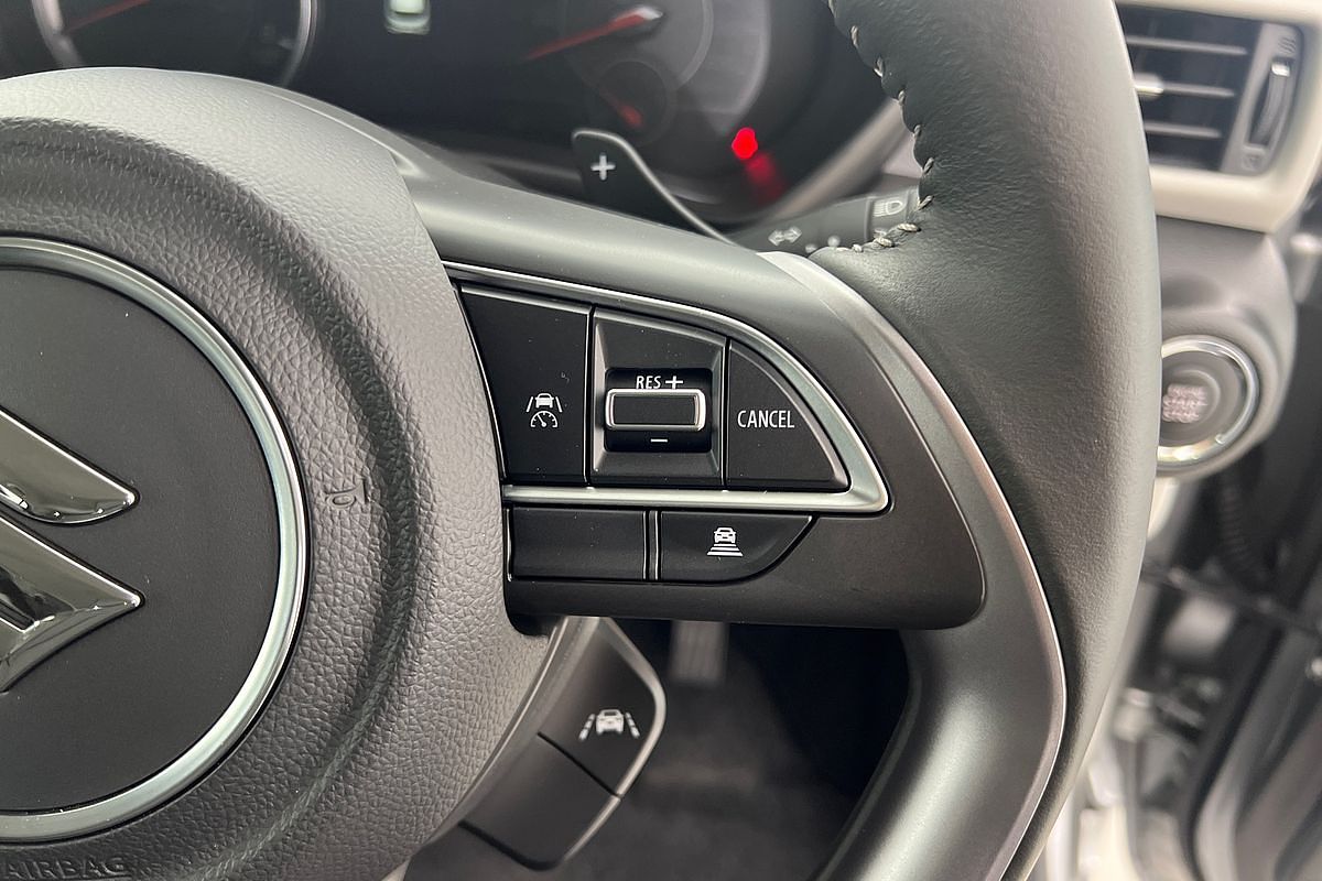 2025 Suzuki Swift Hybrid GLX UZ