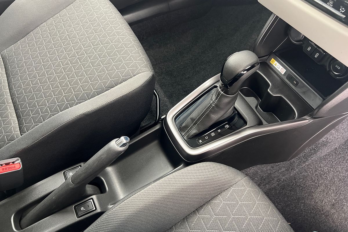 2025 Suzuki Swift Hybrid GLX UZ