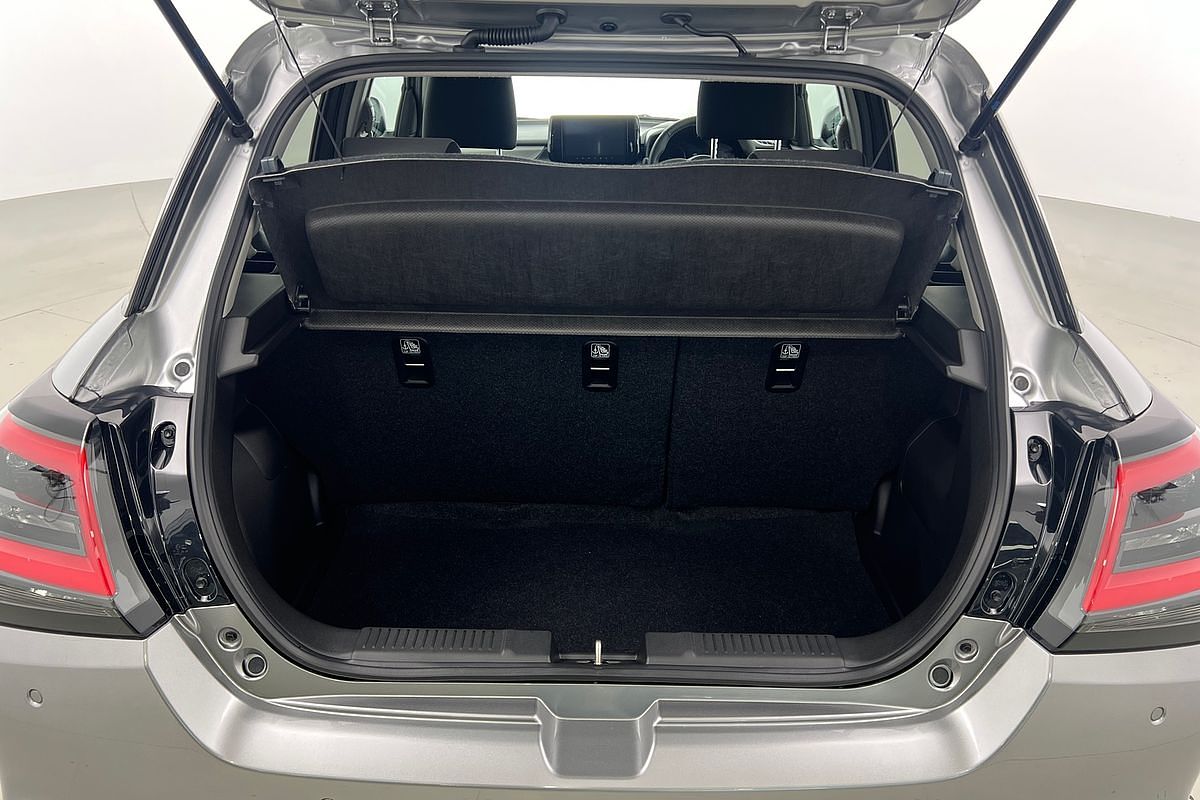 2025 Suzuki Swift Hybrid GLX UZ