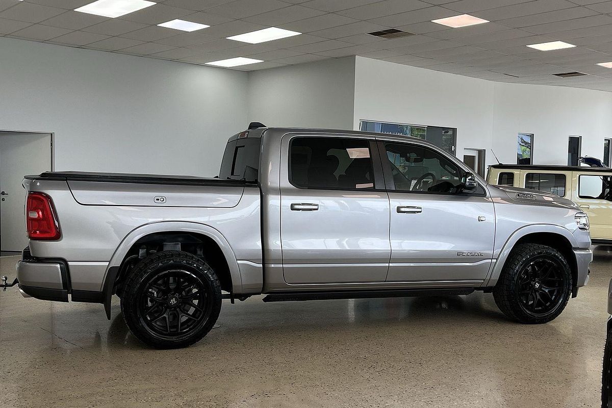 2025 RAM 1500 Laramie Sport Hurricane SO RamBox DT 4X4 SWB