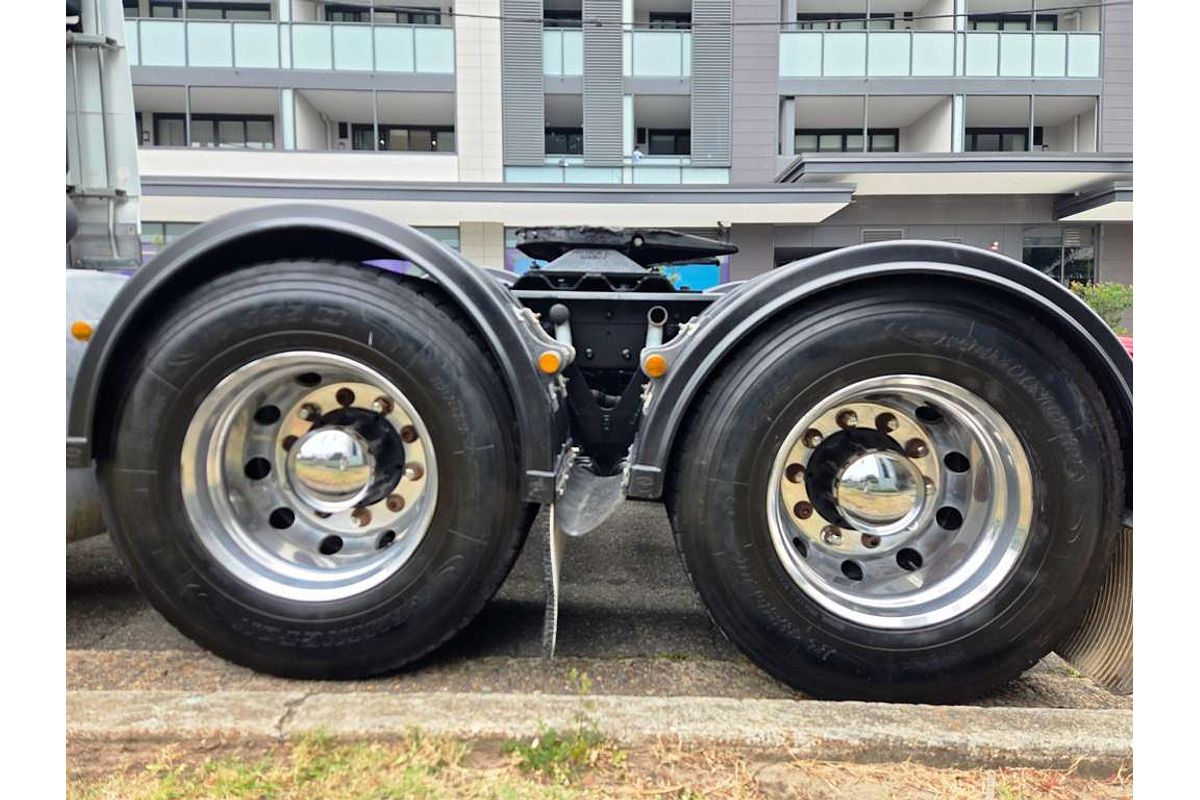 DAF XF105 2012 6x4 PRIME MOVER