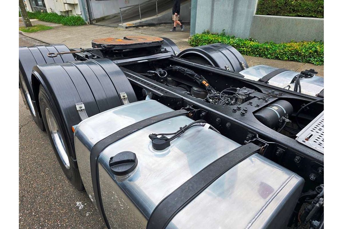 DAF XF105 2012 6x4 PRIME MOVER