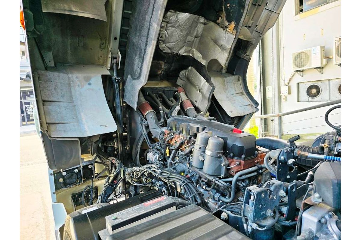 DAF XF105 2012 6x4 PRIME MOVER