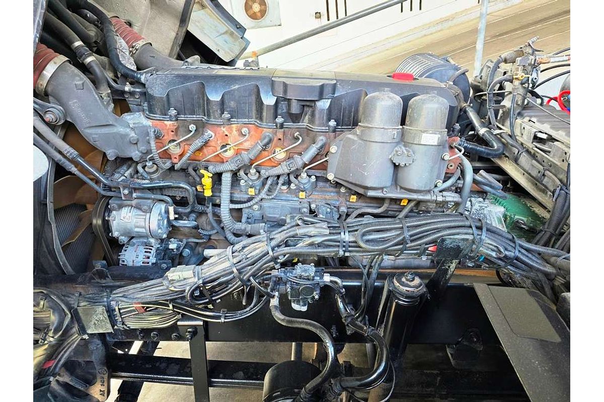 DAF XF105 2012 6x4 PRIME MOVER