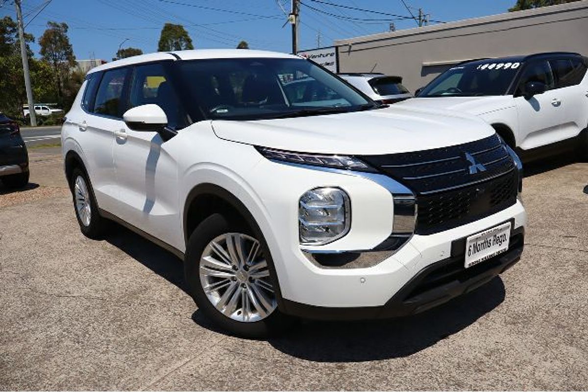 2023 Mitsubishi Outlander ES ZM