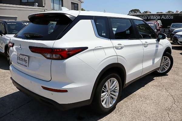 2023 Mitsubishi Outlander ES ZM