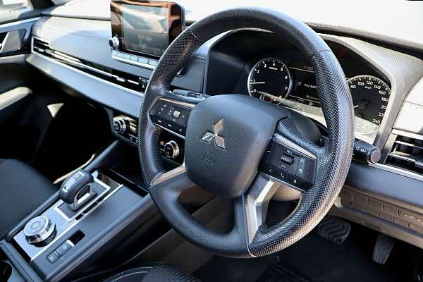 2023 Mitsubishi Outlander ES ZM