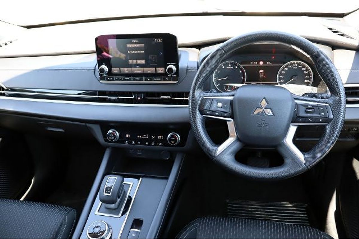 2023 Mitsubishi Outlander ES ZM