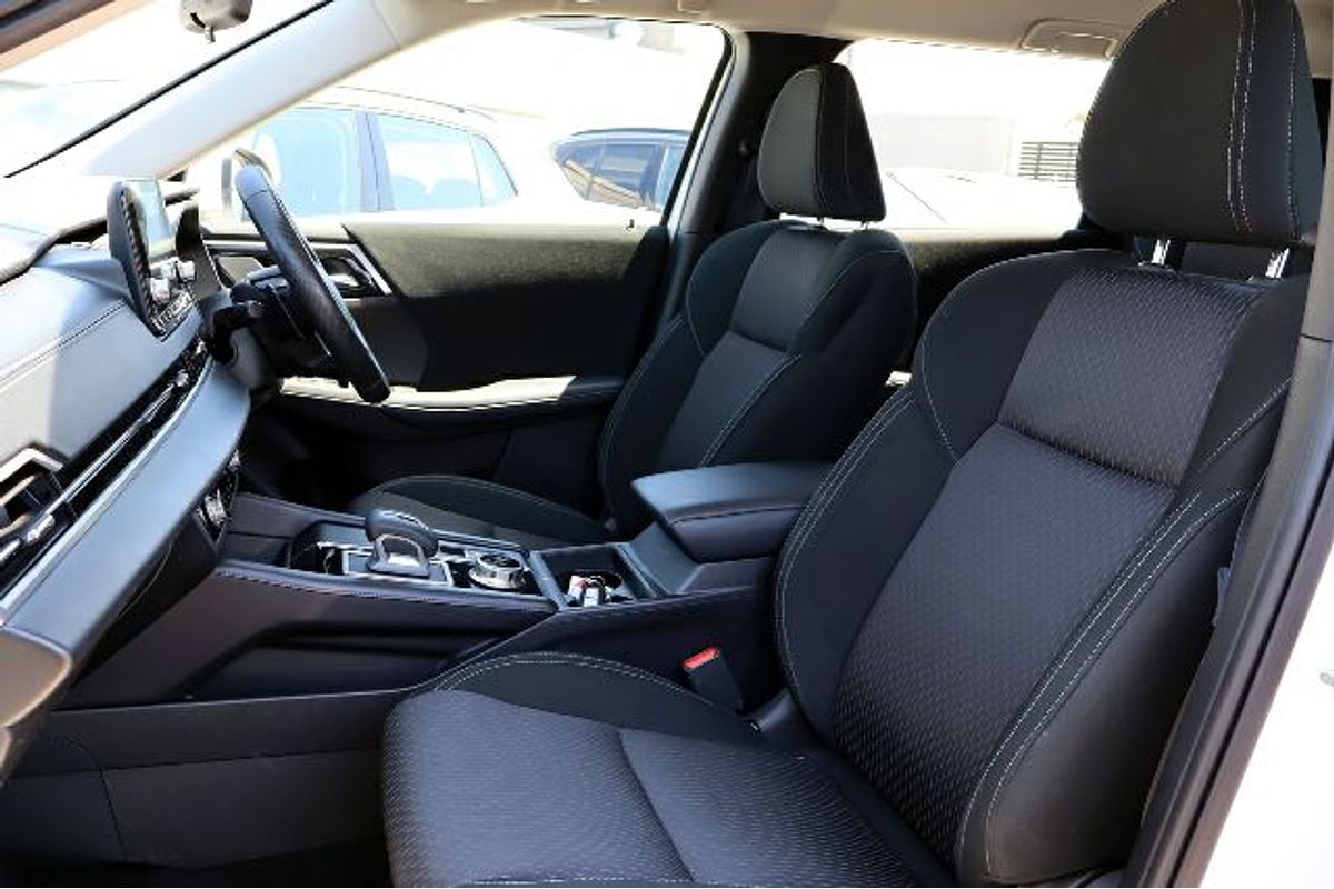 2023 Mitsubishi Outlander ES ZM