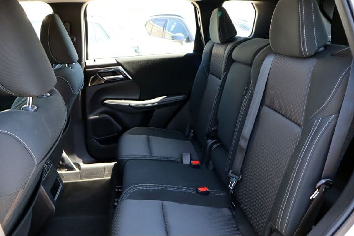 2023 Mitsubishi Outlander ES ZM