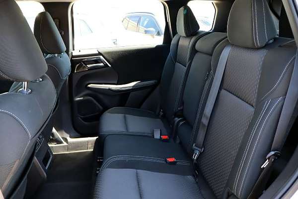 2023 Mitsubishi Outlander ES ZM