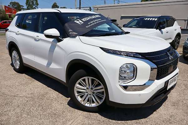 2023 Mitsubishi Outlander ES ZM