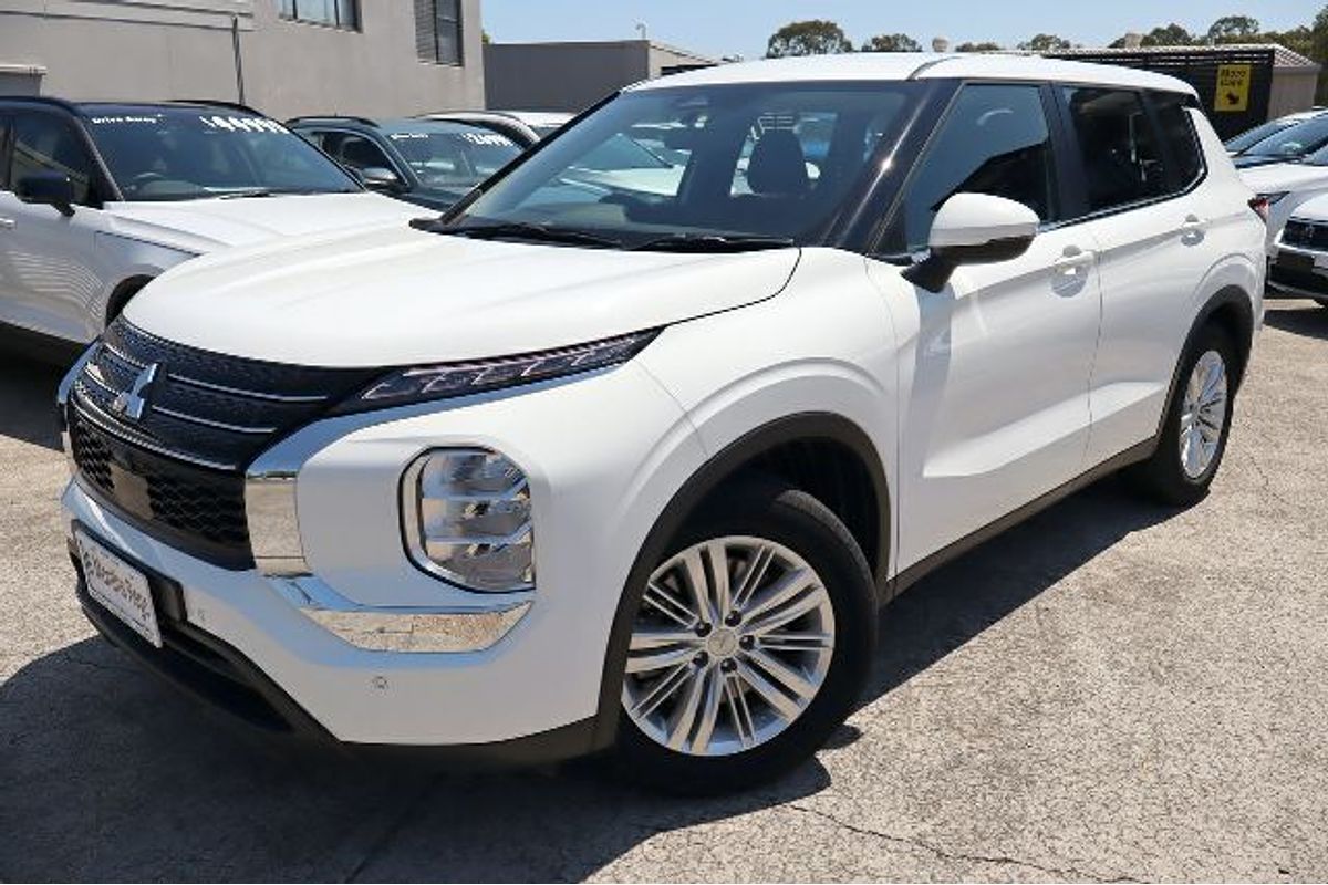 2023 Mitsubishi Outlander ES ZM