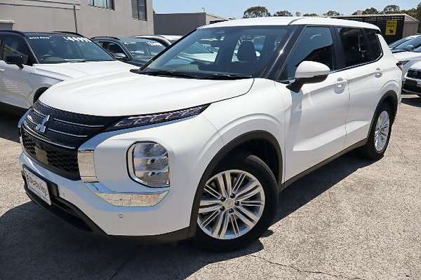 2023 Mitsubishi Outlander ES ZM