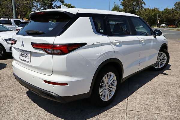 2023 Mitsubishi Outlander ES ZM