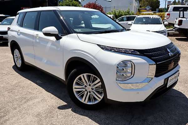 2023 Mitsubishi Outlander ES ZM