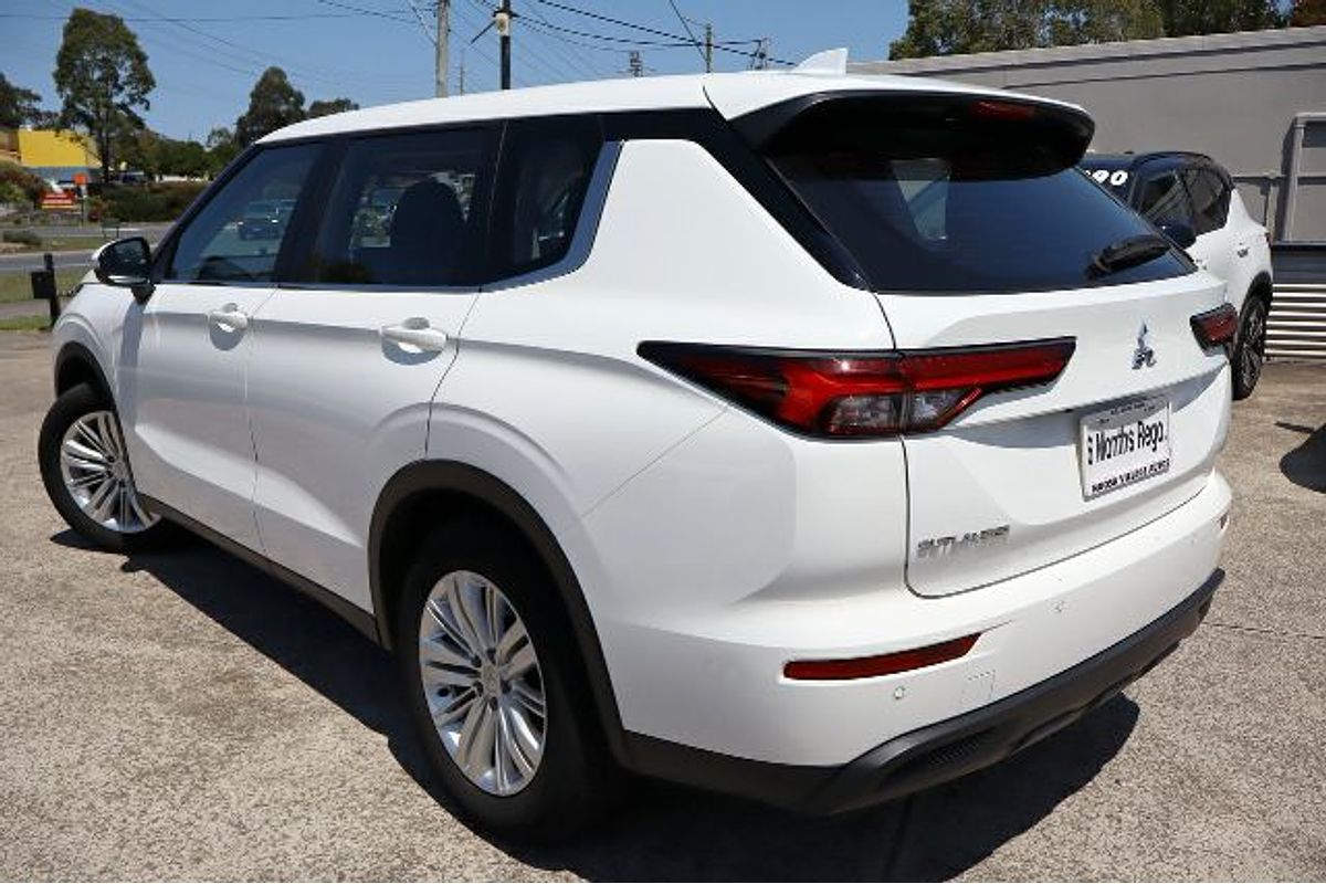 2023 Mitsubishi Outlander ES ZM