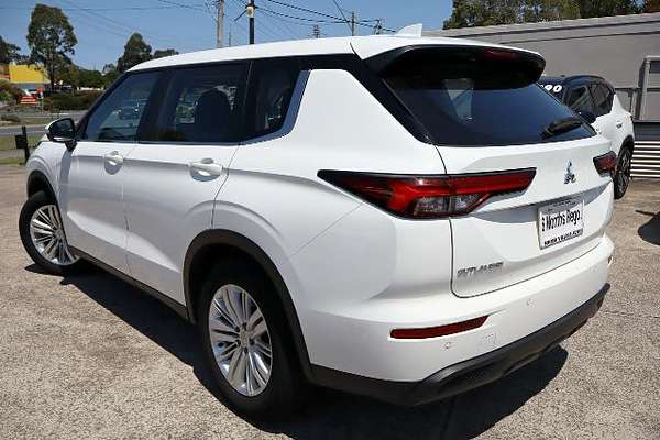 2023 Mitsubishi Outlander ES ZM