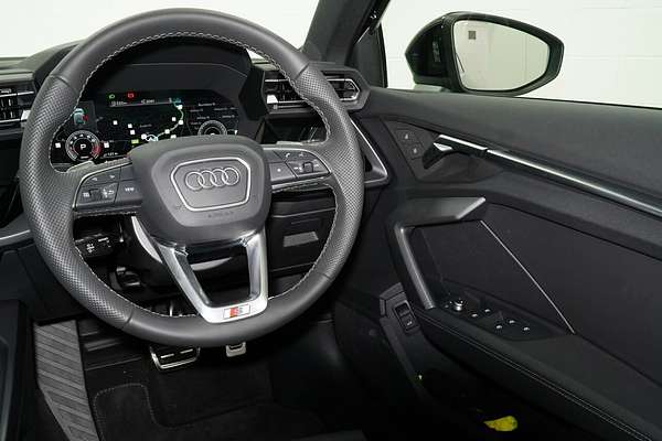 2025 Audi A3 35 TFSI S line GY