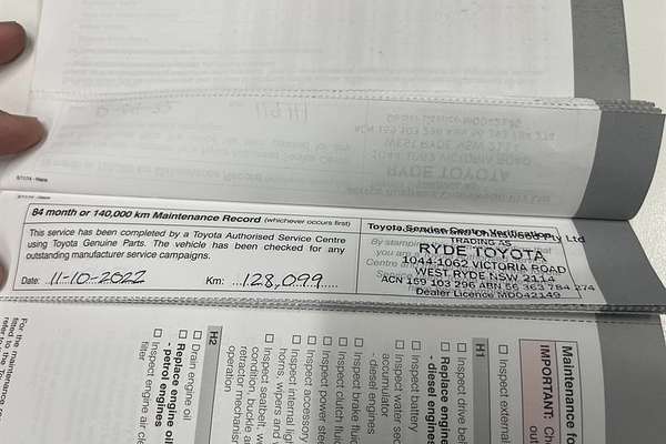 2015 Toyota Hiace Commuter TRH223R ELWB High Roof