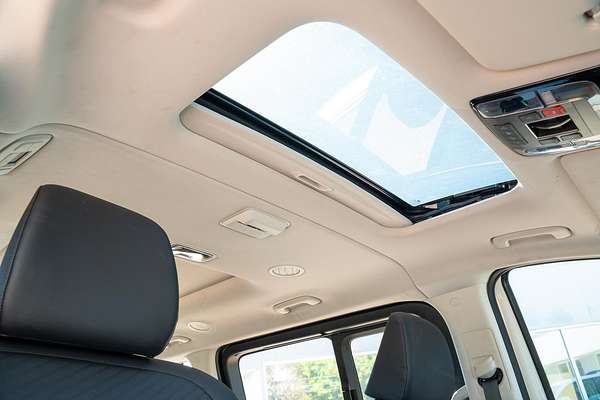 2025 Hyundai STARIA Highlander US4.V3