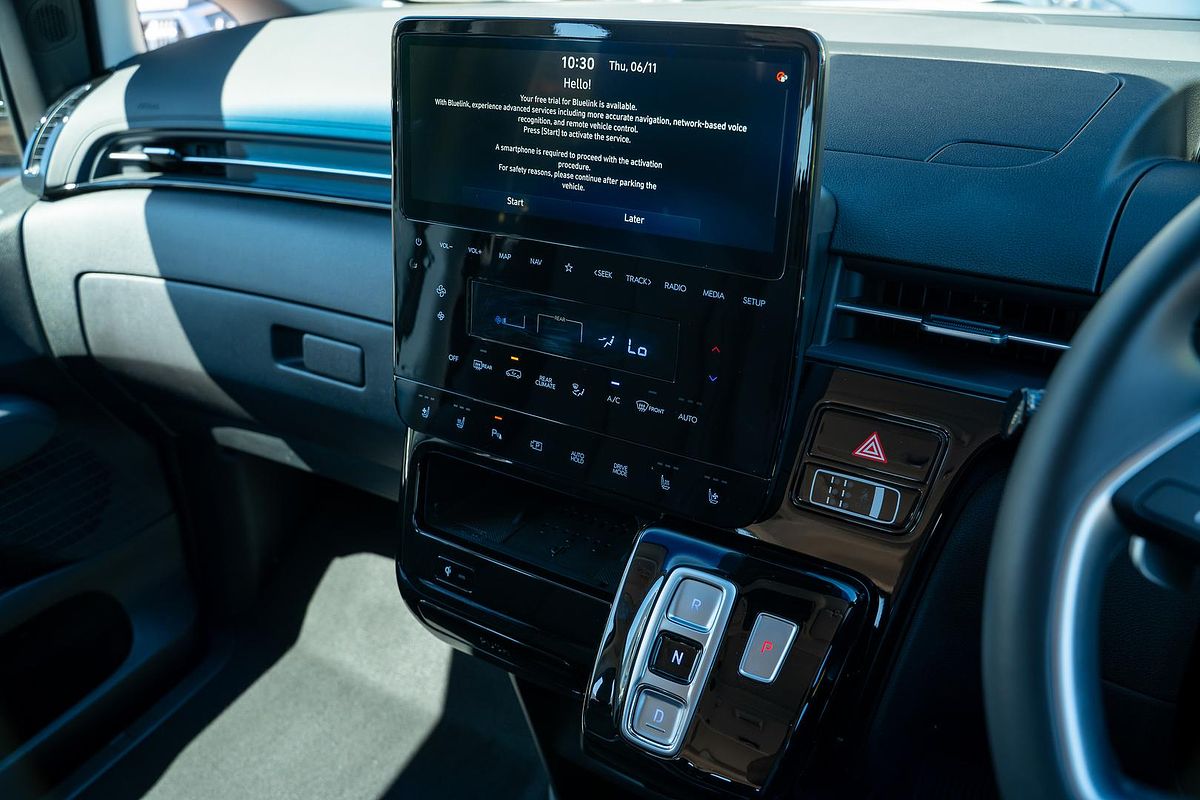 2025 Hyundai STARIA Highlander US4.V3