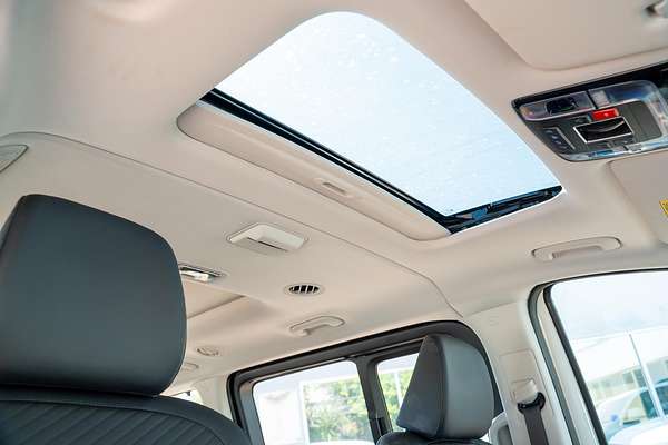 2025 Hyundai STARIA Highlander US4.V3