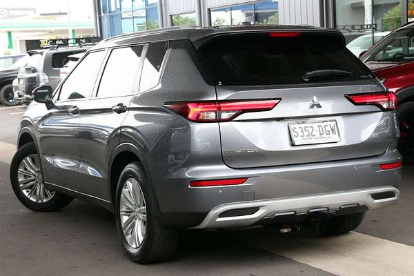 2023 Mitsubishi Outlander LS ZM