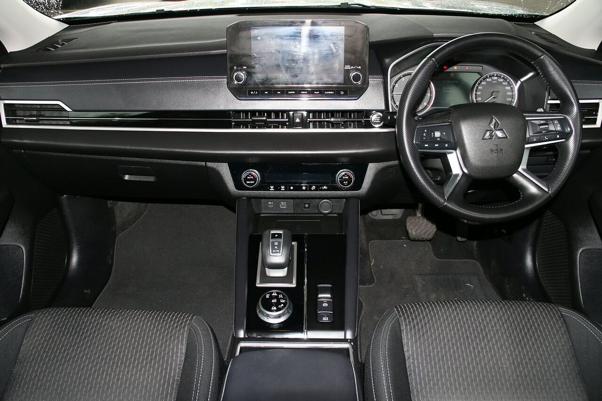 2023 Mitsubishi Outlander LS ZM