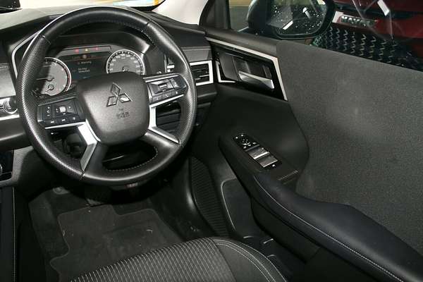 2023 Mitsubishi Outlander LS ZM