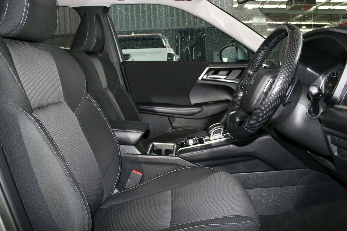 2023 Mitsubishi Outlander LS ZM