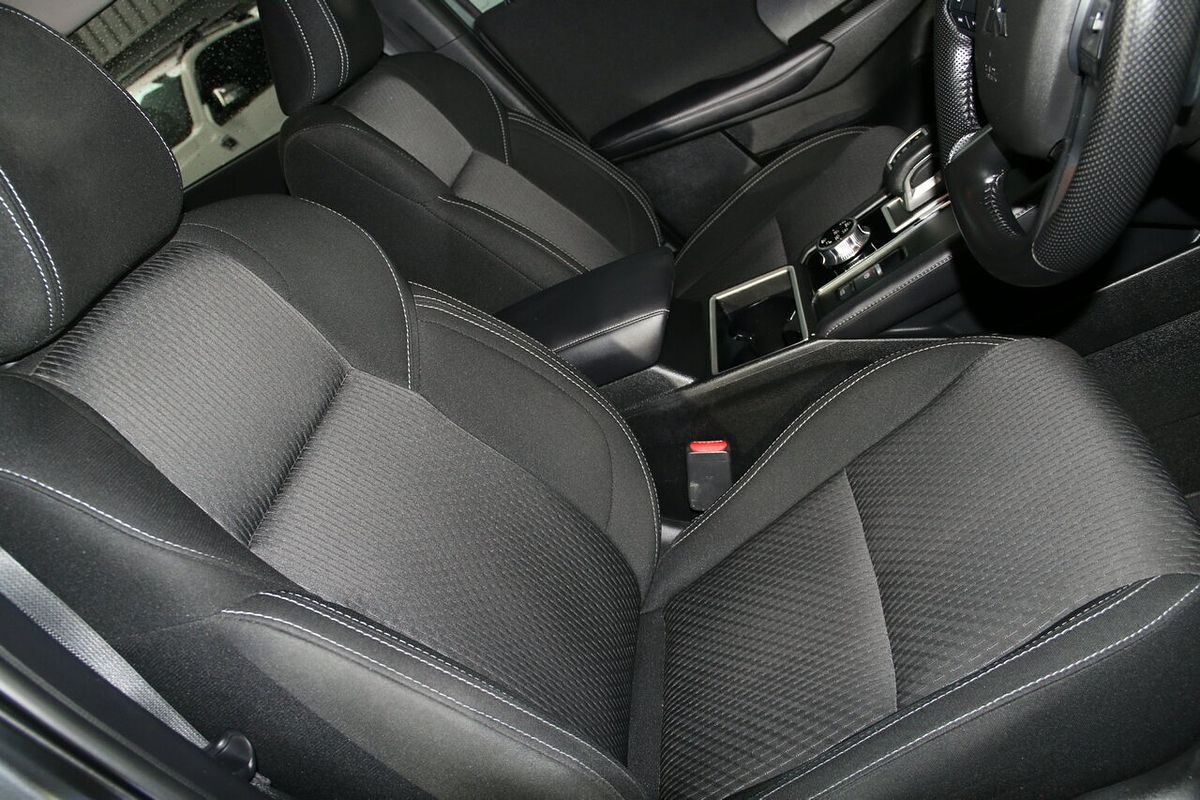 2023 Mitsubishi Outlander LS ZM