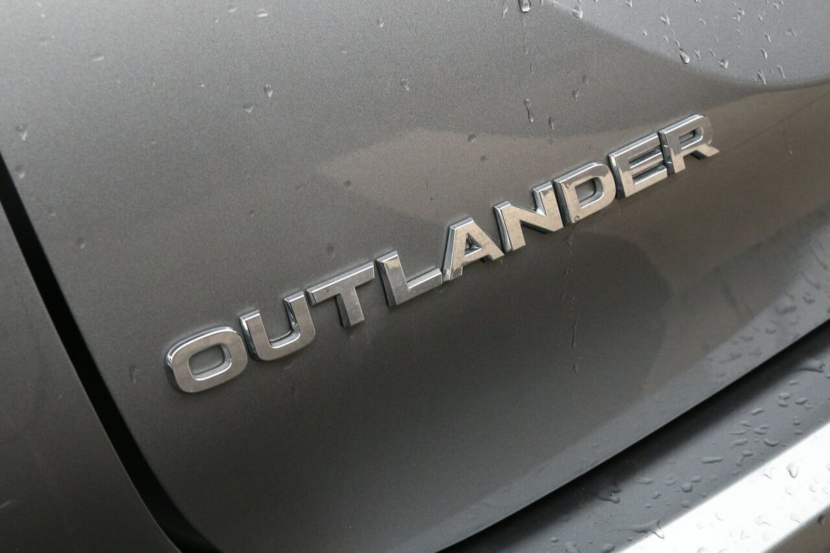 2023 Mitsubishi Outlander LS ZM