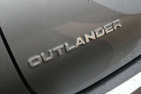 2023 Mitsubishi Outlander LS ZM