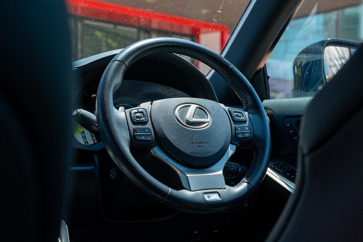 2017 Lexus IS IS300h F Sport AVE30R