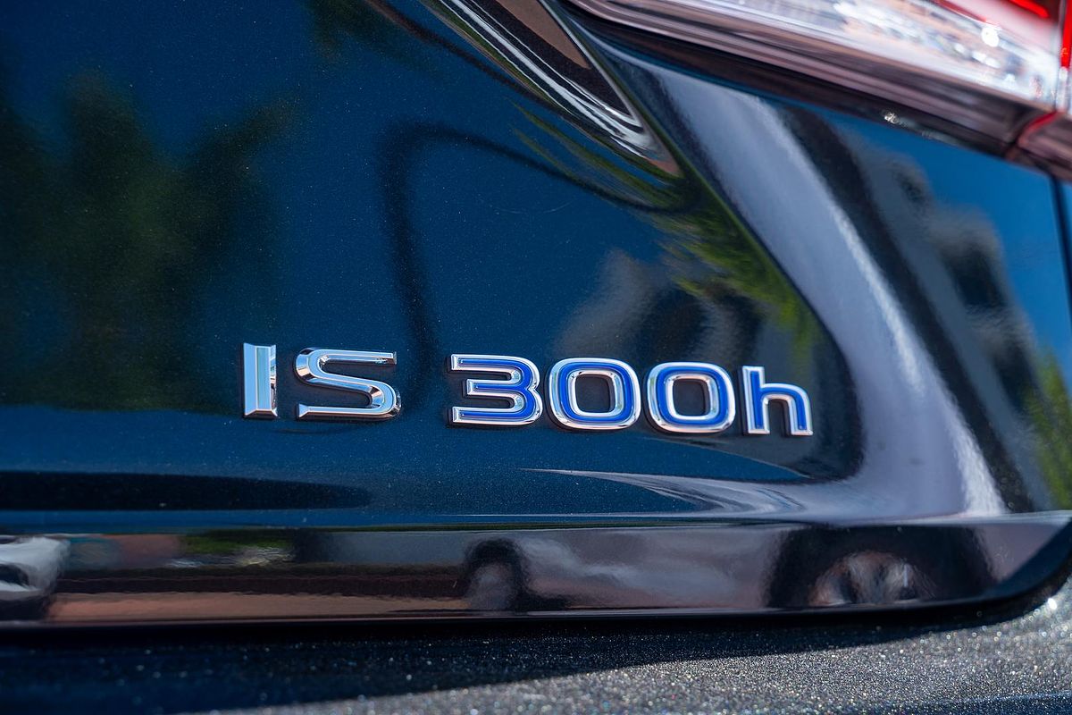 2017 Lexus IS IS300h F Sport AVE30R