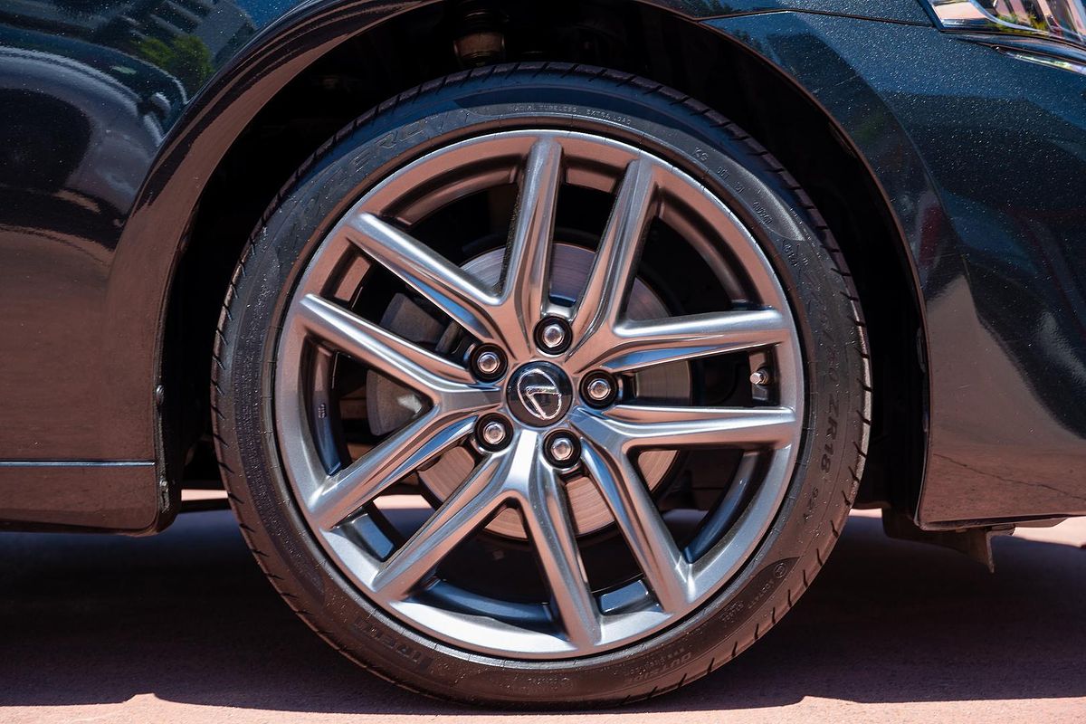 2017 Lexus IS IS300h F Sport AVE30R