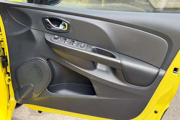 2014 Renault Clio Expression IV B98