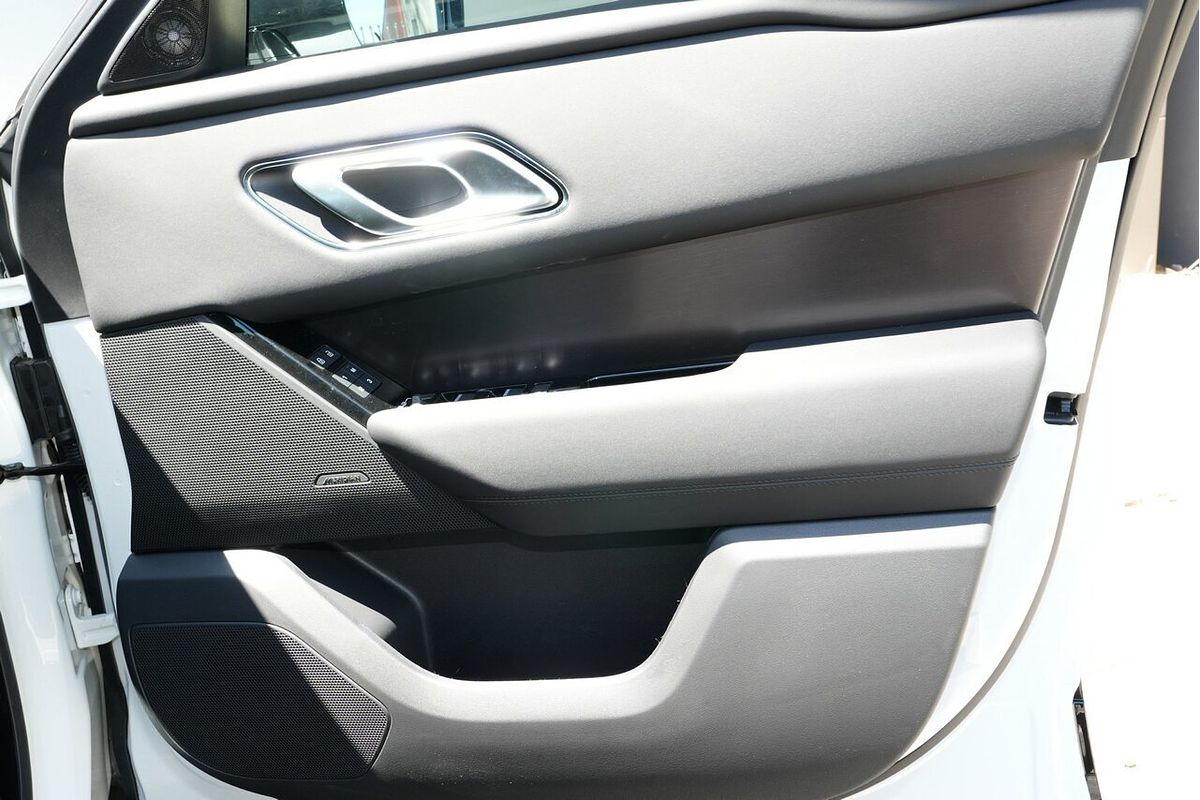 2025 Land Rover Range Rover Velar P250 Dynamic SE L560