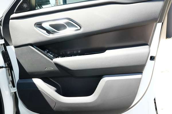 2025 Land Rover Range Rover Velar P250 Dynamic SE L560